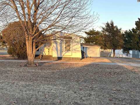 1102 Dickinson St, Kiowa, KS 67070