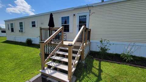 3 Parkview Lane, Lewiston, ME 04240