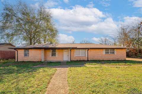 2704 Royal Dr., Kilgore, TX 75662