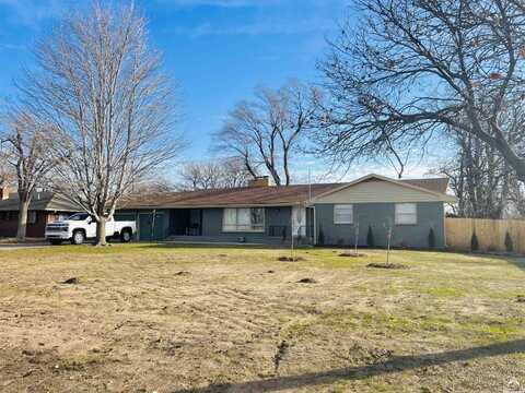 2404 North Halstead Street, Hutchinson, KS 67502