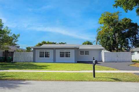 8121 NW 72nd Ave, Tamarac, FL 33321