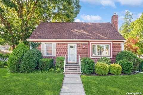 53 Albertson Parkway, Albertson, NY 11507