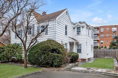 33 Central Drive, Port Washington, NY 11050