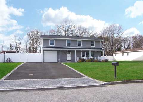 154 6th Ave, Holtsville, NY 11742