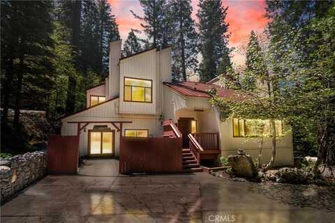 7204 Yosemite Park Way, Yosemite, CA 95389