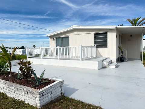 901 Antigua Ave W., Venice, FL 34285