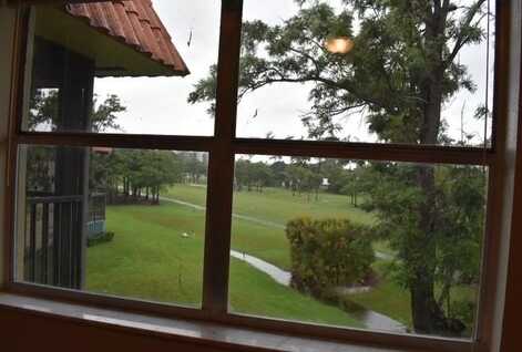6101 N Falls Circle Dr, Lauderhill, FL 33319