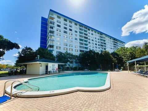 4001 Hillcrest Drive, Hollywood, FL 33021