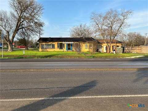 402 N Nixon Avenue, Nixon, TX 78140