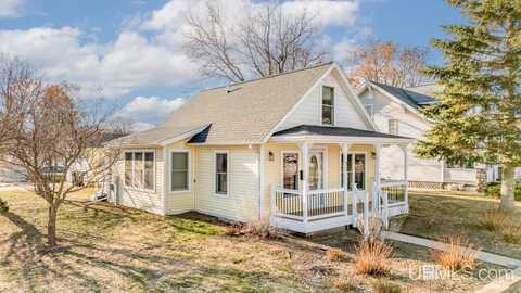 423 E Grand, Iron Mountain, MI 49801