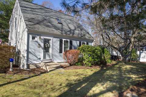 31 Mashpee Neck Road, Mashpee, MA 02649