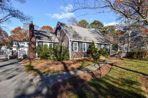 21 Nehoiden Road, Mashpee, MA 02649