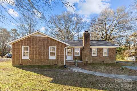 624 Catawba Circle N, Matthews, NC 28104