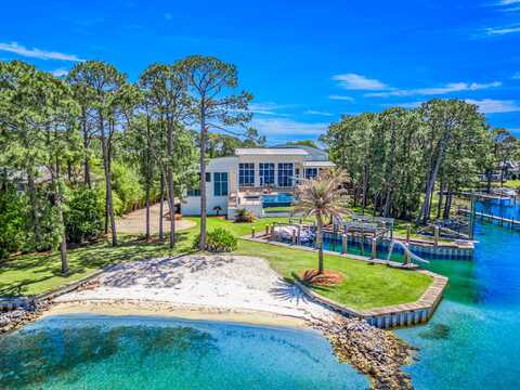 239 NE Yacht Club Drive, Fort Walton Beach, FL 32548