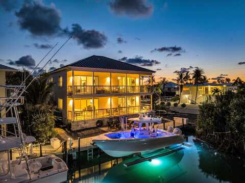 96 W Plaza Del Sol, Lower Matecumbe, FL 33036