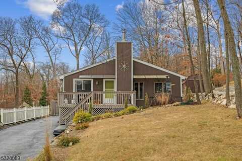 4 Musconetcong Ave, Hopatcong, NJ 07843