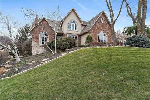 8135 Lakeview Drive, Parkville, MO 64152