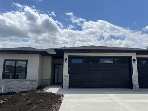 318 Sierra Trce, Coralville, IA 52241