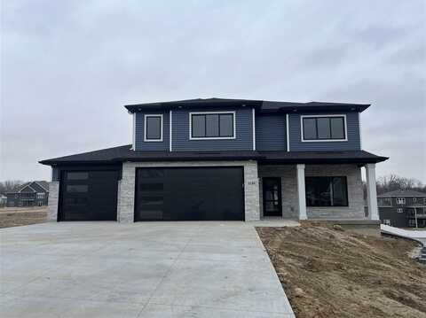 1138 Kona Cir, Coralville, IA 52241