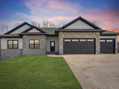 1133 Kona Cir, Coralville, IA 52241