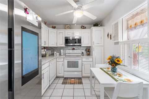 2871 Somerset Dr, Lauderdale Lakes, FL 33311