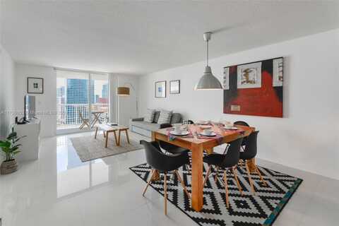 1200 Brickell Bay Dr, Miami, FL 33131