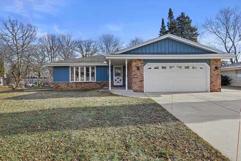 1821 Dixie Dr, Waukesha, WI 53189