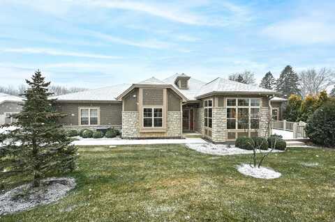 11651 W Glen Way, Greenfield, WI 53228