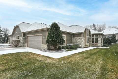 11651 W Glen Way, Greenfield, WI 53228