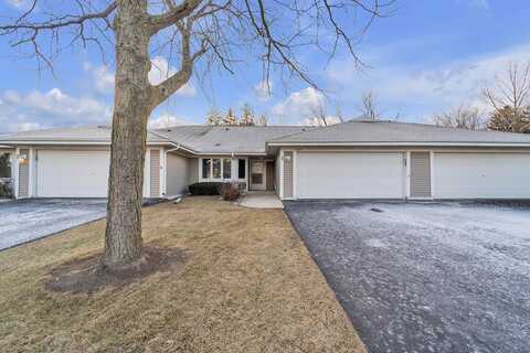 7417 W Mequon Square Dr, Mequon, WI 53092