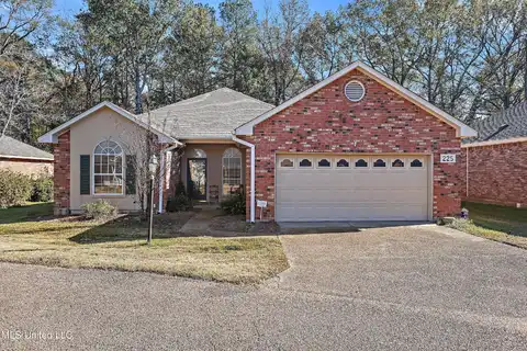 225 Twin Lakes South, Clinton, MS 39056