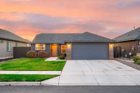 1049 NW 26th Way, Redmond, OR 97756