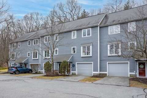 8 Country Hill Ln, Haverhill, MA 01832