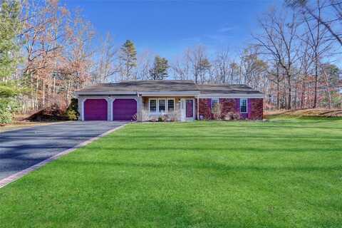 9 Cavalier Court, Ridge, NY 11961