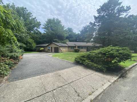 3 Penn Court, Dix Hills, NY 11746