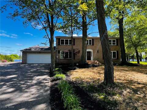 498 Eagle Point, Roaming Shores, OH 44084