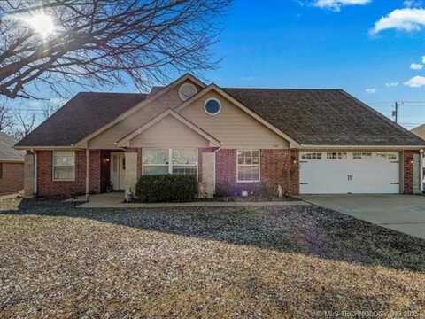 4419 Fairview Road, Bartlesville, OK 74006