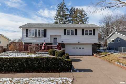 2530 AVALON Drive, Bettendorf, IA 52722