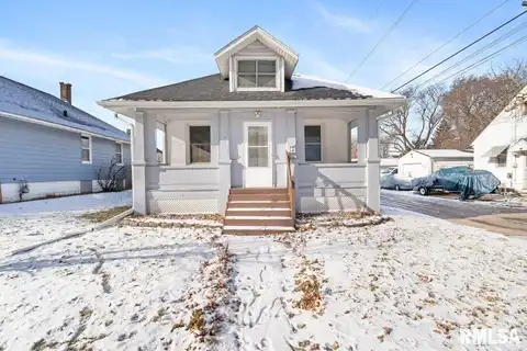 2016 WASHINGTON Street, Davenport, IA 52804