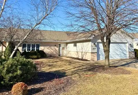 1637 TWIN LAKES Circle, GREEN BAY, WI 54311