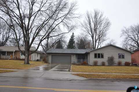 5104 W 49th St, Sioux Falls, SD 57106