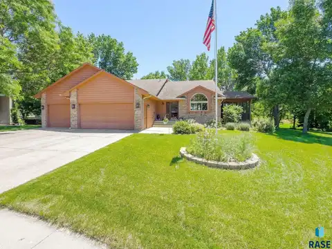 100 N La Salle Cir, Sioux Falls, SD 57110