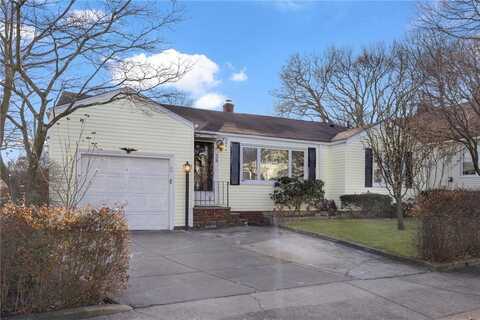 38 Rutherglen Avenue, Providence, RI 02907