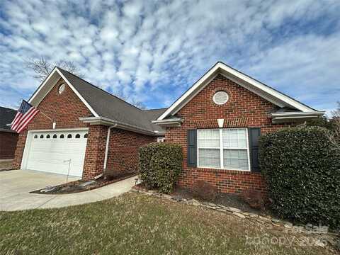 8423 Quail Hollow Drive, Harrisburg, NC 28075