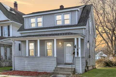 35 Wade Terrace, Bridgeport, CT 06604