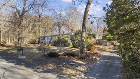 27 Hemlock Circle, Ledyard, CT 06335