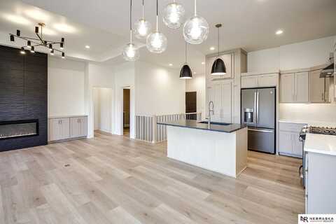5925 N 157th Avenue, Omaha, NE 68116