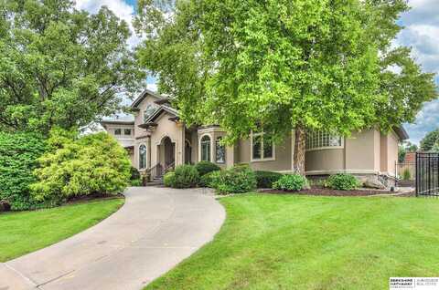 930 N 143rd Avenue Circle, Omaha, NE 68154