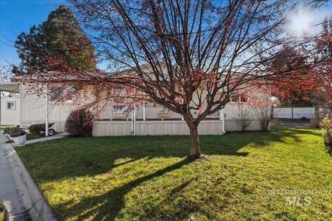 8236 W Vicksburg Ln, Boise, ID 83714