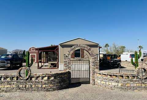 200 N Moon Mountain Ave #18, Quartzsite, AZ 85346